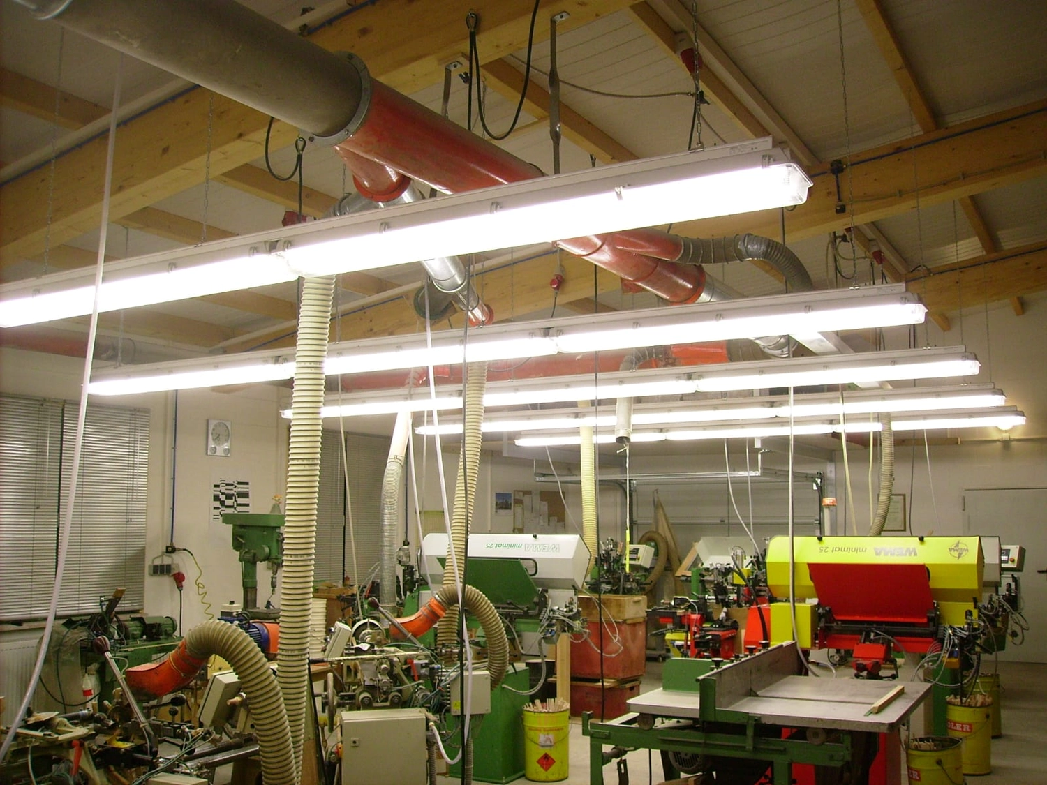 Drechslerei Steffen Weigelt - Holzverarbeitung - Moderne Werkstatt mit Drechselmaschinen